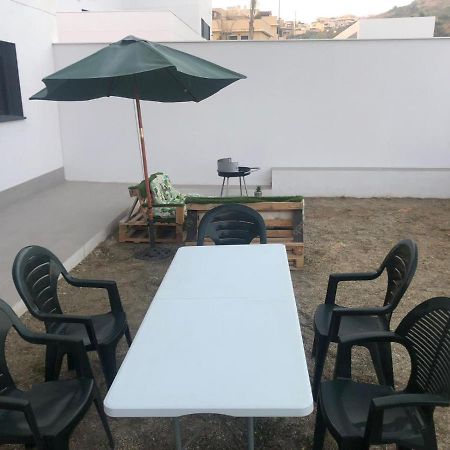 Bajo Con Jardin En Primera Linea De Playa Málaga Exteriör bild