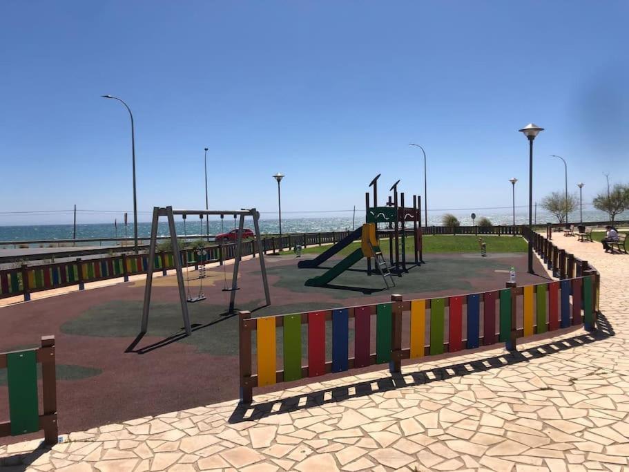 Bajo Con Jardin En Primera Linea De Playa Málaga Exteriör bild